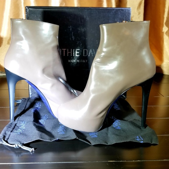 Ruthie Davis Gray Leather boots size 8 (38) - Picture 4 of 6